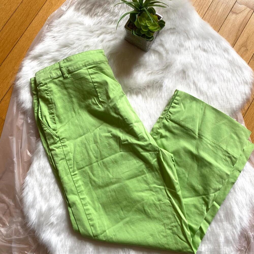 Vibrant Green Cotton Blend Capris